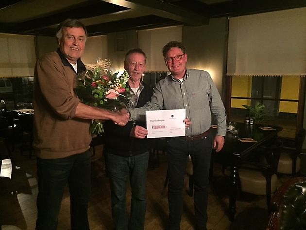 Heerenzitting doet donatie Stichting Het Winschoter Stadsjournaal