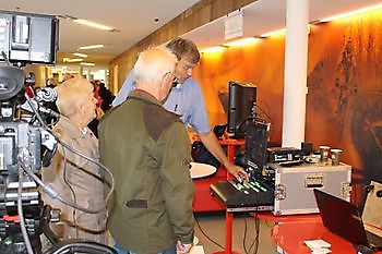 Stadsjournaal bij de 1e UIT markt Klinker Stichting Het Winschoter Stadsjournaal