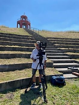 cameraman Thies tijdens Eenakterfestival Vita Nova Stichting Het Winschoter Stadsjournaal